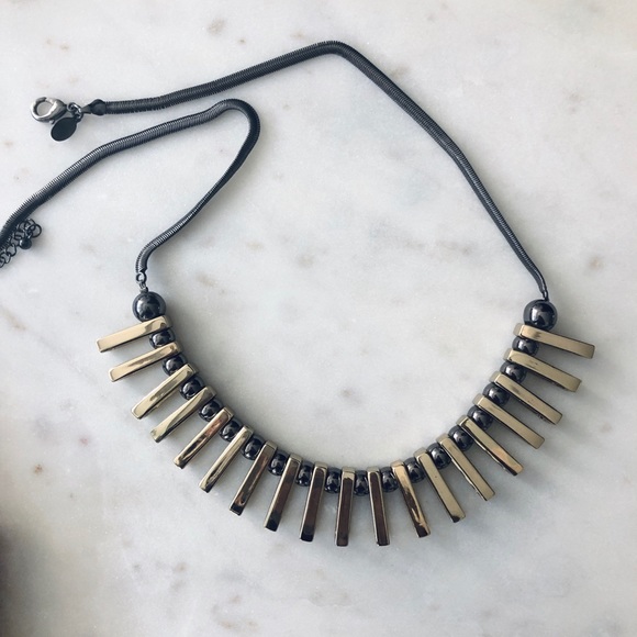 Express statement necklace